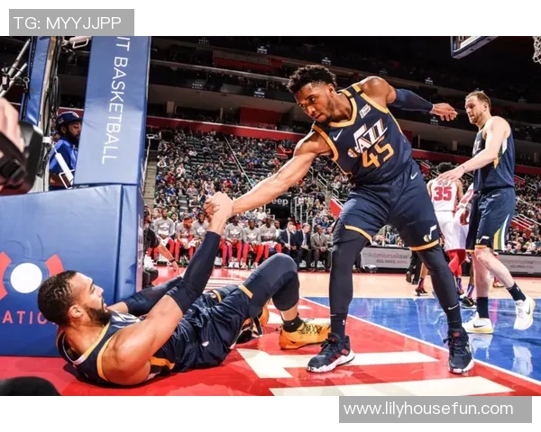 爵士豪取连胜，晋级季后赛在望